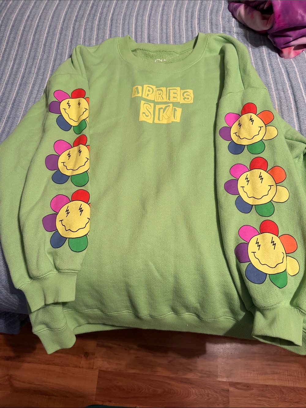 Green 'Apres Ski'  Sweatshirt with Colorful Smile Flowers